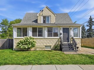 30 W Granet Avenue, Hazel Park, MI 48030