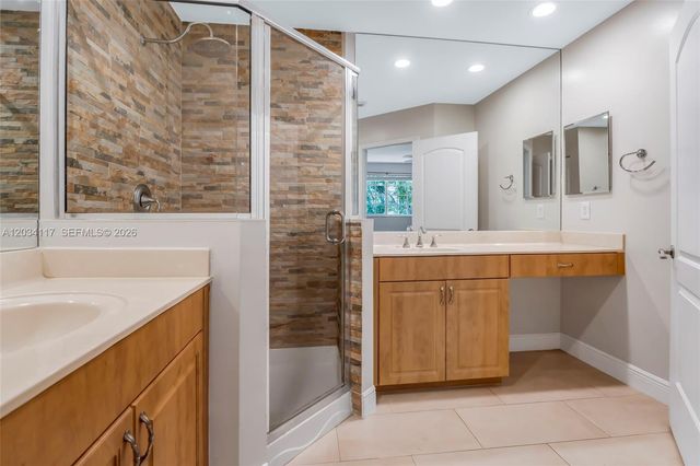 7782 Paddock Pl, Davie, FL 33328