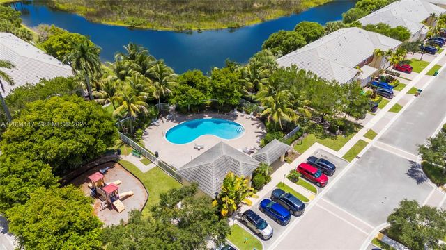 7782 Paddock Pl, Davie, FL 33328