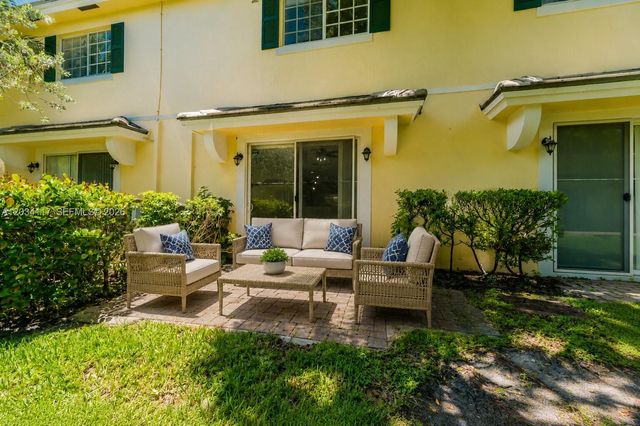 7782 Paddock Pl, Davie, FL 33328