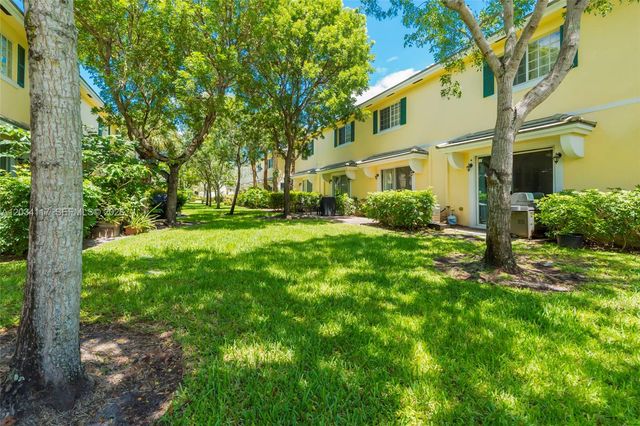 7782 Paddock Pl, Davie, FL 33328
