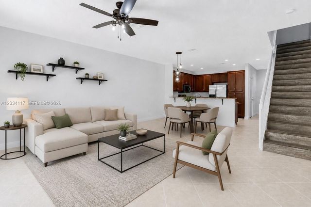 7782 Paddock Pl, Davie, FL 33328
