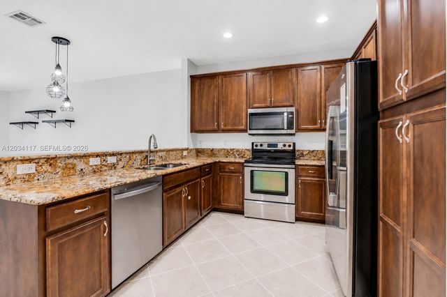 7782 Paddock Pl, Davie, FL 33328