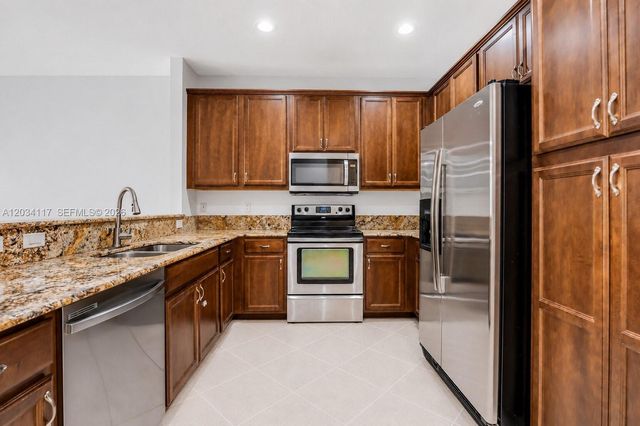 7782 Paddock Pl, Davie, FL 33328