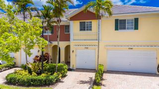7782 Paddock Pl, Davie, FL 33328