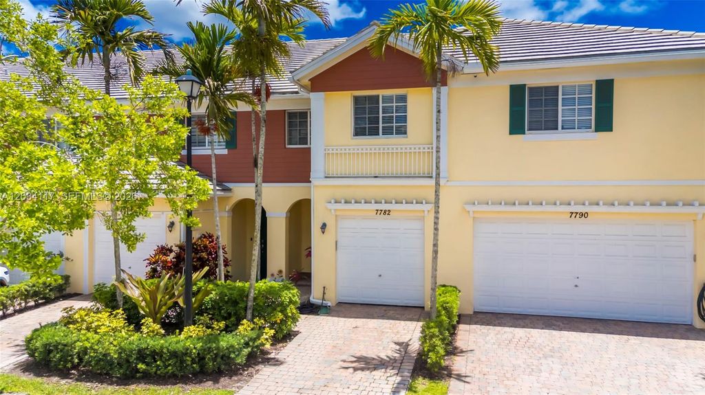 7782 Paddock Pl, Davie, FL 33328