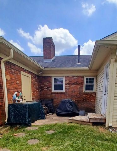 209 Pocahontas Trail, Georgetown, KY 40324