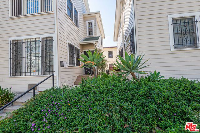 3220 W 2nd Street, Los Angeles, CA 90004