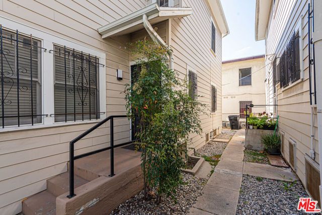 3220 W 2nd Street, Los Angeles, CA 90004