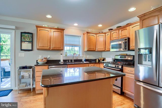 510 MEADOW CROFT CIR, Mechanicsburg, PA 17055