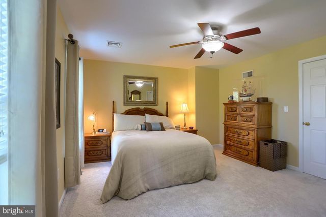 510 MEADOW CROFT CIR, Mechanicsburg, PA 17055