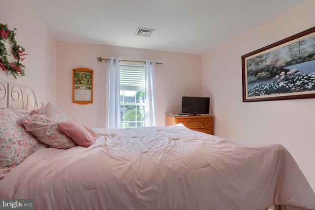 510 MEADOW CROFT CIR, Mechanicsburg, PA 17055