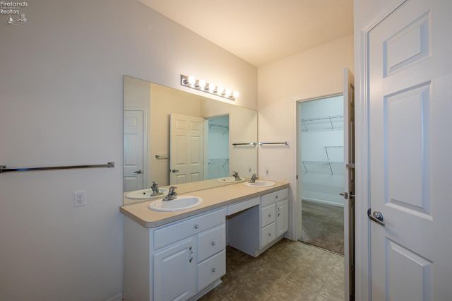 38391 Kingsbury Road, North Ridgeville, OH 44039