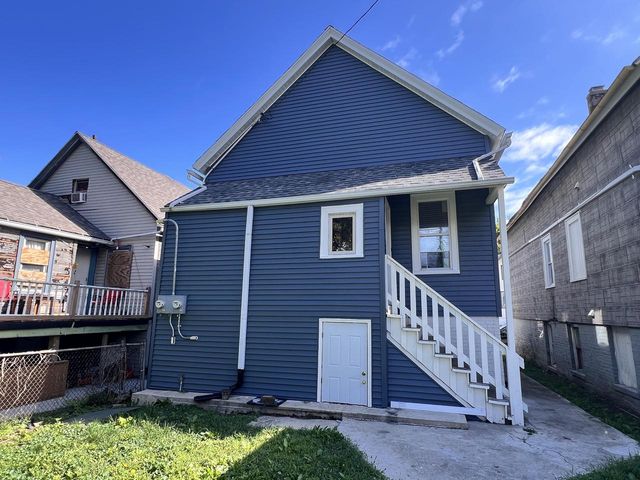 2445 S 5th PLACE #2445A, Milwaukee, WI 53207