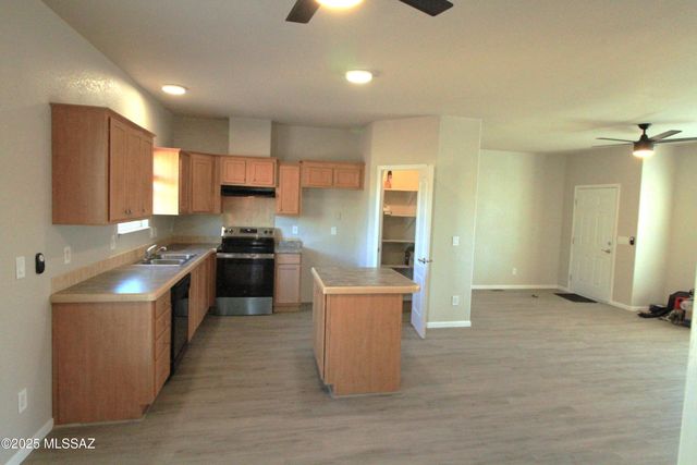 6170 N Orange Tree Lane, Tucson, AZ 85741