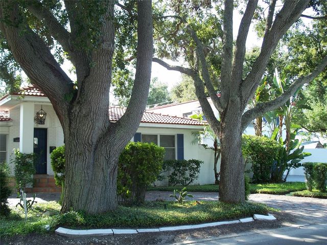 2200 2ND STREET N, St Petersburg, FL 33704