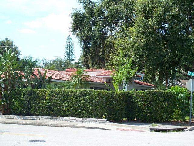 2200 2ND STREET N, St Petersburg, FL 33704
