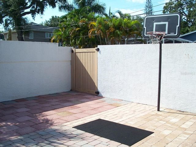 2200 2ND STREET N, St Petersburg, FL 33704