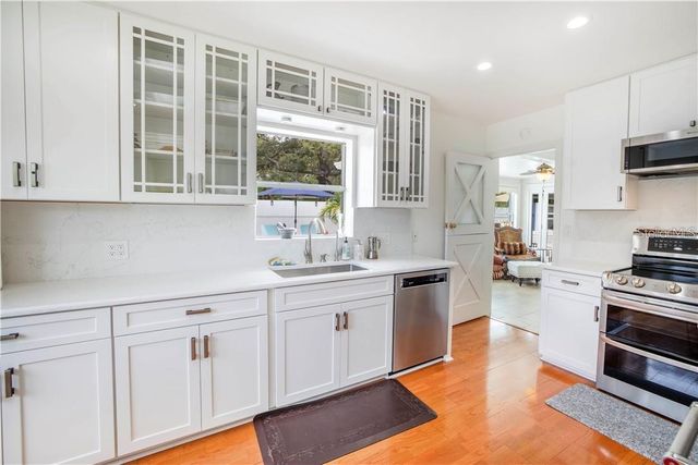 2200 2ND STREET N, St Petersburg, FL 33704