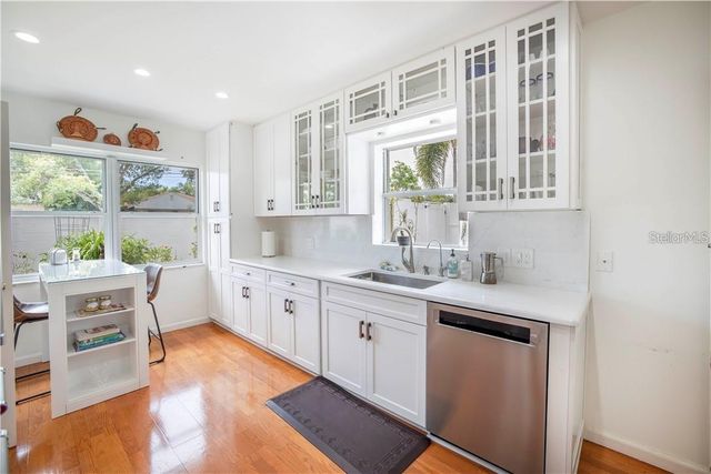 2200 2ND STREET N, St Petersburg, FL 33704