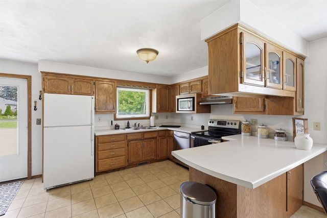 2605 W BIG BEND DRIVE, Appleton, WI 54914