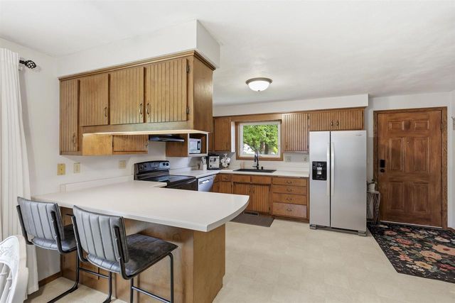 2605 W BIG BEND DRIVE, Appleton, WI 54914