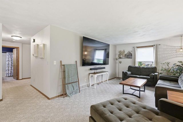 2605 W BIG BEND DRIVE, Appleton, WI 54914