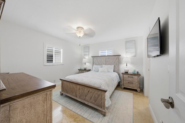 2390 SW 14th Avenue, Boynton Beach, FL 33426