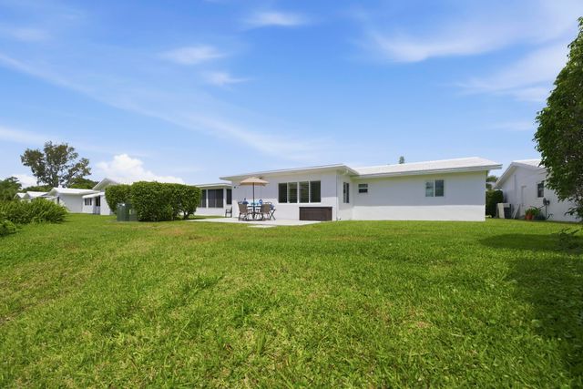 2390 SW 14th Avenue, Boynton Beach, FL 33426