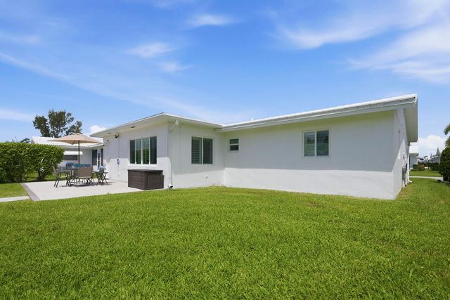 2390 SW 14th Avenue, Boynton Beach, FL 33426