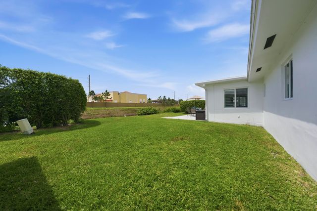 2390 SW 14th Avenue, Boynton Beach, FL 33426