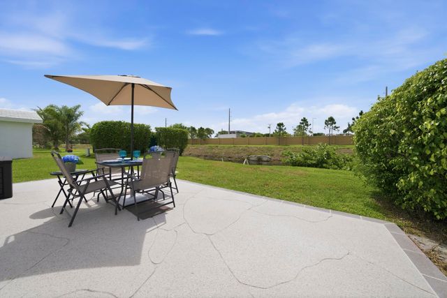 2390 SW 14th Avenue, Boynton Beach, FL 33426