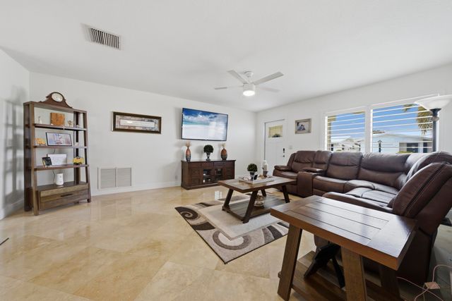 2390 SW 14th Avenue, Boynton Beach, FL 33426