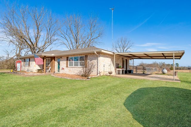 8413 Farm Road 195, Bagwell, TX 75412