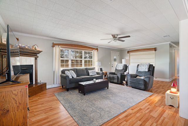 8413 Farm Road 195, Bagwell, TX 75412