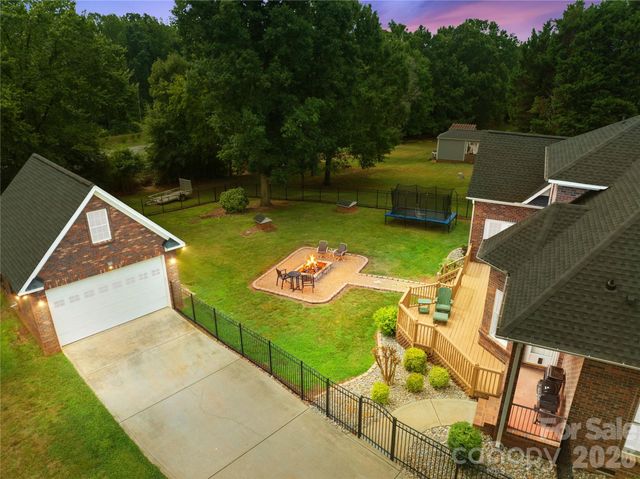115 S Gibbs Road, Mooresville, NC 28117
