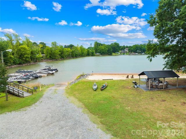 115 S Gibbs Road, Mooresville, NC 28117