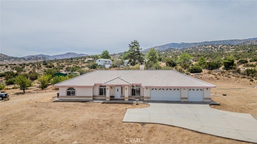 Image 1 of property listing at 8767 Silver Rock, Pinon Hills, CA 92372