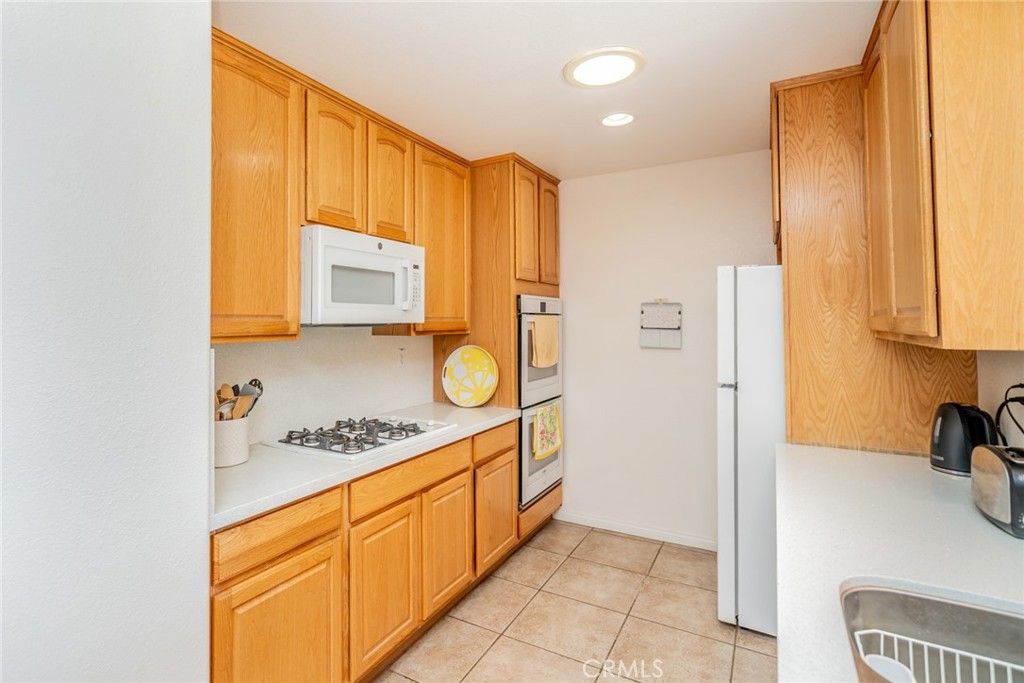 Image 10 of property listing at 8767 Silver Rock, Pinon Hills, CA 92372