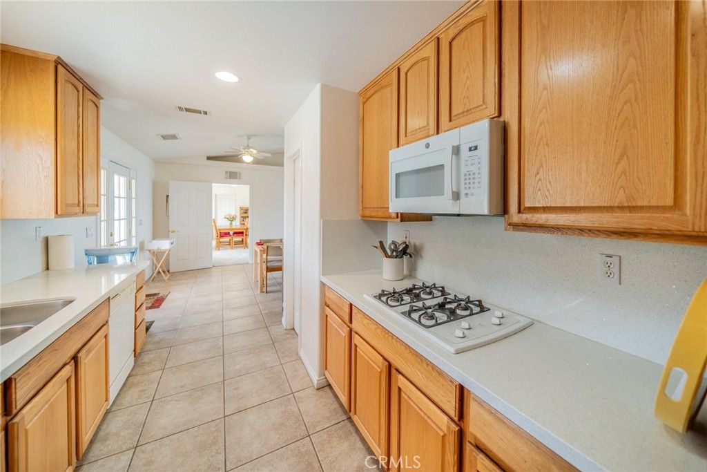Image 11 of property listing at 8767 Silver Rock, Pinon Hills, CA 92372