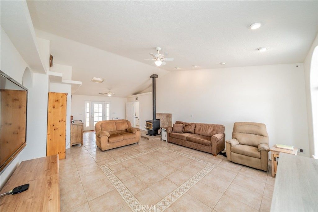 Image 13 of property listing at 8767 Silver Rock, Pinon Hills, CA 92372