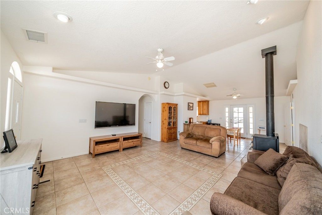 Image 14 of property listing at 8767 Silver Rock, Pinon Hills, CA 92372