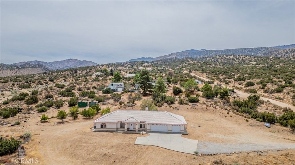 Image 33 of property listing at 8767 Silver Rock, Pinon Hills, CA 92372