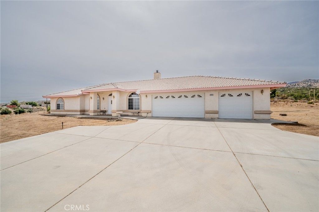 Image 41 of property listing at 8767 Silver Rock, Pinon Hills, CA 92372