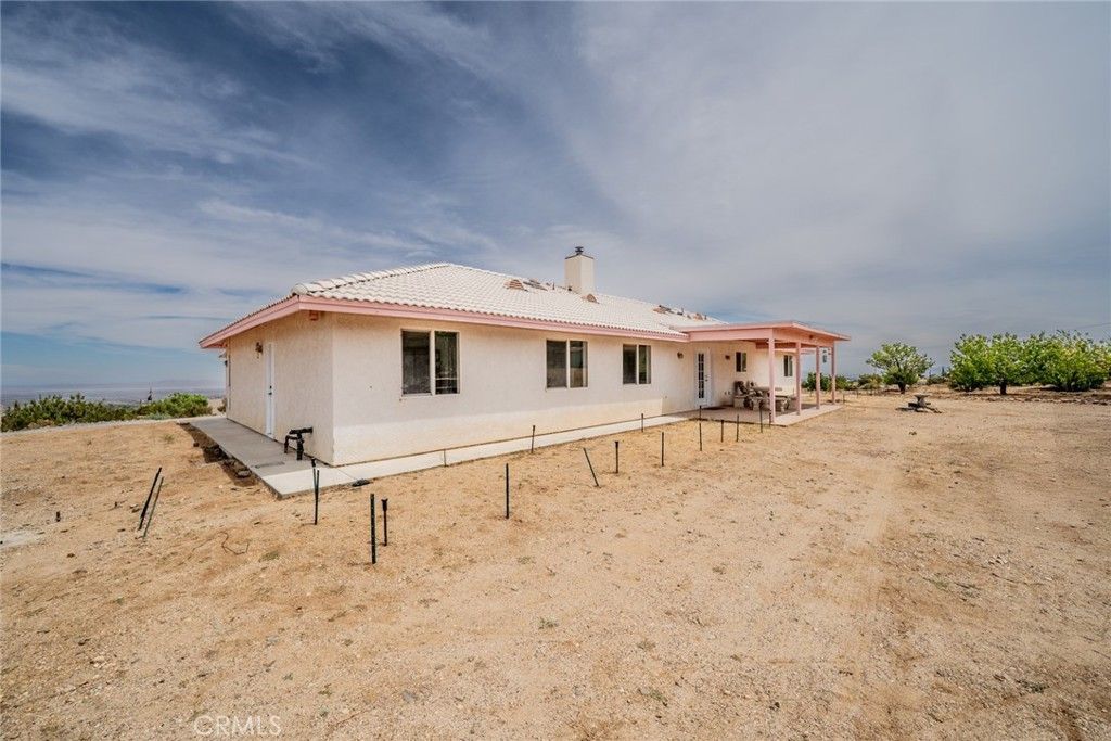 Image 5 of property listing at 8767 Silver Rock, Pinon Hills, CA 92372