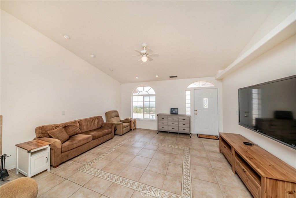 Image 6 of property listing at 8767 Silver Rock, Pinon Hills, CA 92372