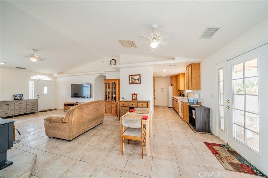 Image 8 of property listing at 8767 Silver Rock, Pinon Hills, CA 92372