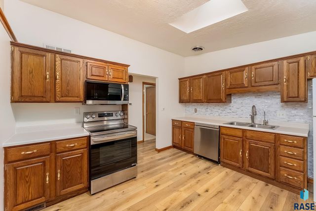 2805 S 1st Ave Avenue, Sioux Falls, SD 57105