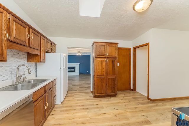 2805 S 1st Ave Avenue, Sioux Falls, SD 57105