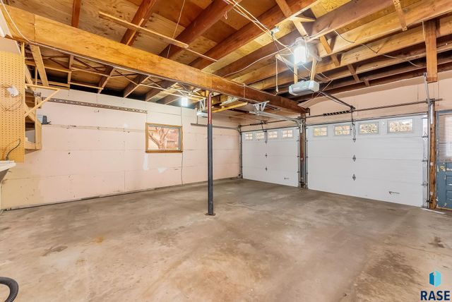 2805 S 1st Ave Avenue, Sioux Falls, SD 57105